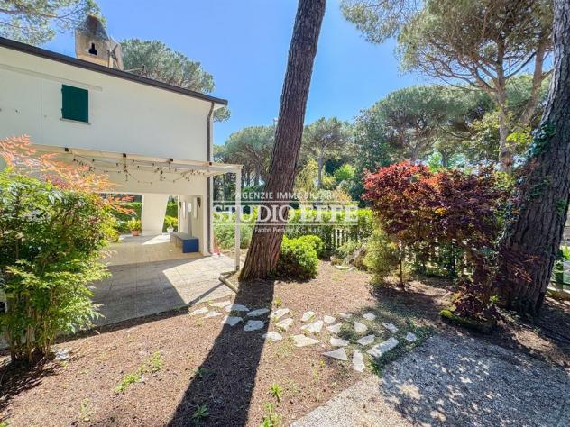 Villetta ad angolo con ampio porticato e giardino - Foto 6