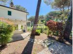 Villetta ad angolo con ampio porticato e giardino