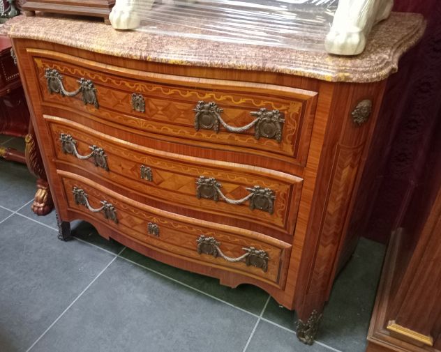 VENDO PRIVATAMENTE GRANDE STOCK DI MOBILI SPECCHIERE STATUE LAMPADARI ANTICHI - Foto 6