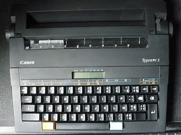Macchina da scrivere elettronica vintage