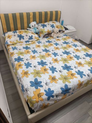 Camera da letto con struttura letto, comò e comodino - Foto 3