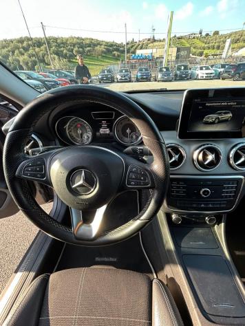 Mercedes-Benz GLA GLA 180 d Automatic Premium - Foto 8