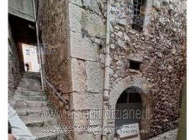 IMMOBILI-IMMOBILE RESIDENZIALE-Via Traversa Castello N. 15 e Via Traversa Susti