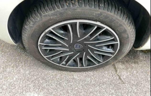 Lancia Ypsilon 1.0 FireFly 5 porte S&S Hybrid Gold - Foto 9