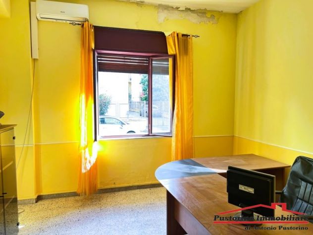 Ad.ze Viale Calabria - Piano terra immobile uso studio con p.auto - Foto 3