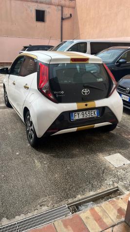 Toyota Aygo Connect 1.0 VVT-i 72 CV 5 porte x-cool - Foto 3