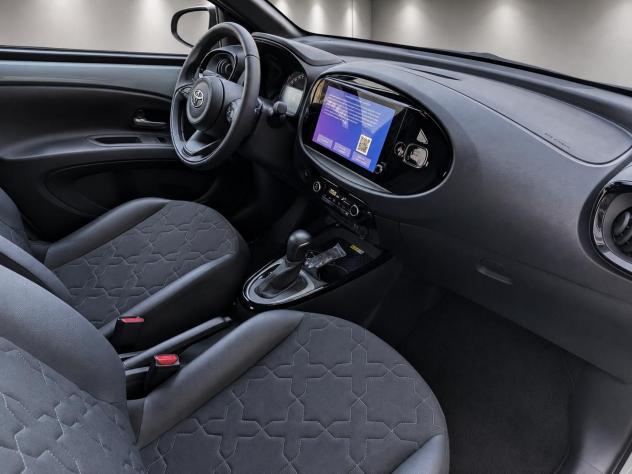 Toyota Aygo X 1.0B (72 CV) Lounge S-CVT - Foto 9