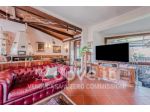 Villa di 423 m² con più di 5 locali e box auto in vendita a Giugliano in Ca &hellip;