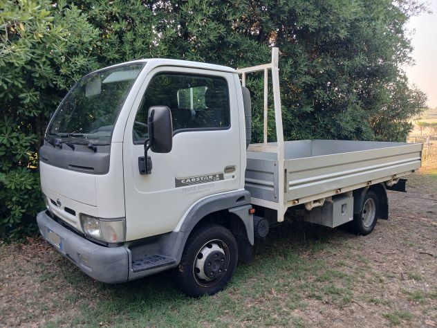 Vendesi Nissan Cabstar.E 120 cassone fisso , km 27.500 reali