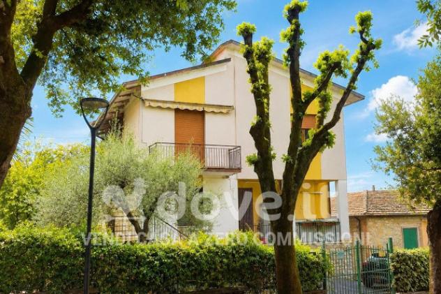 Casa indipendente di 300 m² con più di 5 locali e box auto in vendita a Paciano - Foto 2