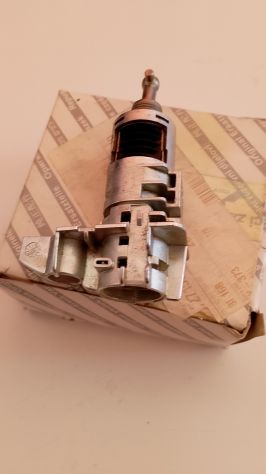 SUPPORTO BLOCCHETTO PORTA SX LANCIA YPSILON 51727150 - Foto 2