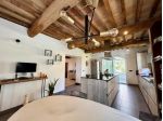Casa indipendente su lotto di 5.000 mq e servizi annessi