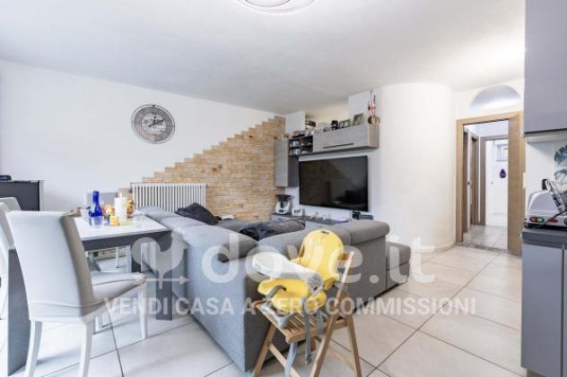 Villa di 180 m² con più di 5 locali in vendita a Caravate - Foto 2