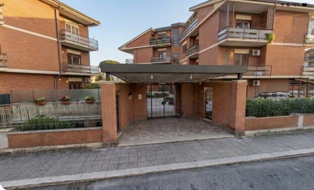 Appio Claudio/Statuario Via Squillace luminoso mq 117 con 3 balconi