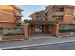 Appio Claudio/Statuario  Via Squillace  luminoso mq 117 con 3 balconi
