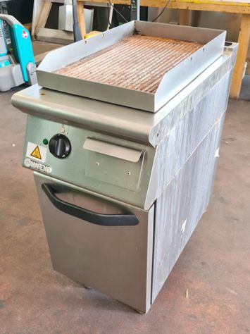 GRIGLIA PER CARNE A GAS USATA
