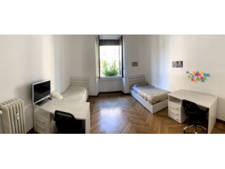 Camera doppia in appartamento ristrutturato in via Murat a Milano