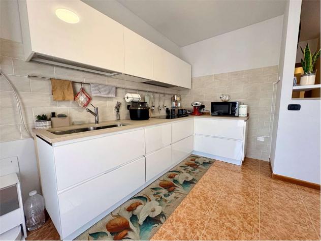 V005527 - TRILOCALE IN OTTIMO STATO, CON ASCENSORE, GARAGE E CANTINA - Foto 11