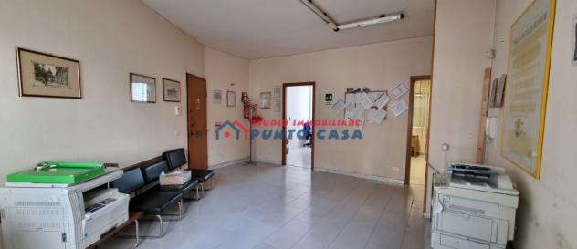 VIA VIRGILIO – Appartamento uso ufficio non arredato al P.T. rialzato, 130 mq ca. – 6 vani + acc. + p.auto. Buone condizioni. Euro 700 CL GI - Foto 3