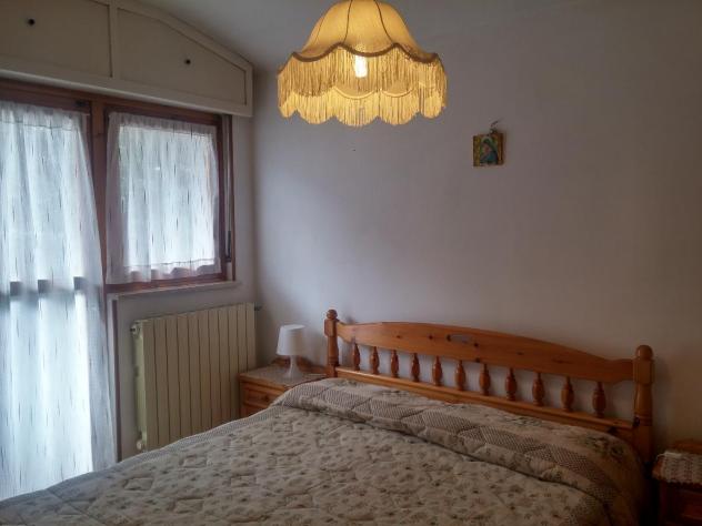 AMPIO BILOCALE IN OTTIMA POSIZIONE SOGGIORNO CON DIVANO LETTO, CAMERA DA LETTO MATRIMONIALE , BALCONE, BAGNO CON LAVATRICE E BOX AUTO - Foto 5