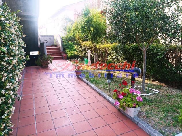 Villetta Bifamiliare in Vendita in Zona Tranquilla e Servita - Foto 2