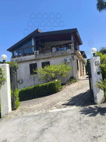 VILLA di 12 vani e di 350 mq (PATTI) rif. 2VS17653