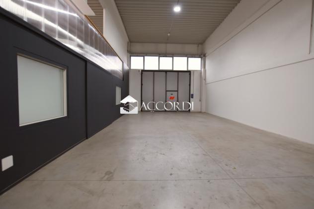 CAPANNONE di 6 vani e di 410 mq (VEDELAGO) rif. SW176