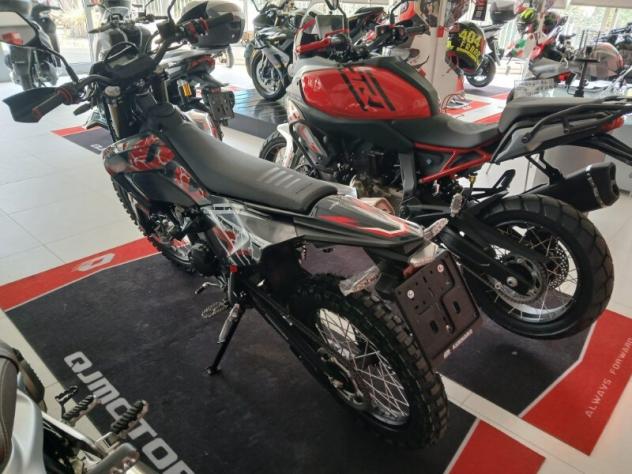 QJ Motor COV 125 X . - Foto 4
