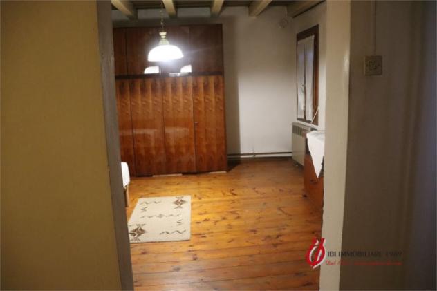 Rustico / Casale di 340 m² con più di 5 locali e box auto in vendita a Erbè - Foto 17
