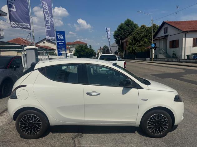 Lancia Ypsilon 1.0 FireFly 70cv Hybrid Alberta Ferretti - Foto 9