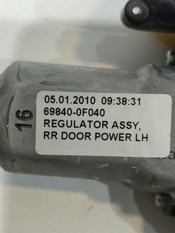 MOTORINO ALZAVETRO POSTERIORE SINISTRO TOYOTA Verso S (P120) 69840-0F040 1ADFTV (1016) - Foto 4