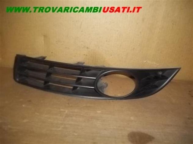 GRIGLIA LAT.S.PARAURTI ANT.(versione per proiettori fendinebbia) VOLKSWAGEN PASSAT (3C)  Carrozzeria  Lamierati esterni  Paraurti  Griglia di ven VOLK