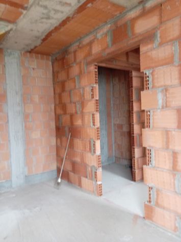 Muratore, capocantiere, impiantista