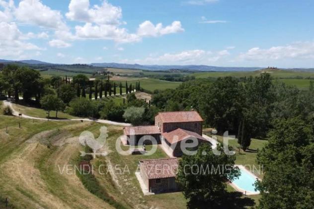 Rustico / Casale di 450 m² con più di 5 locali in vendita a Pienza