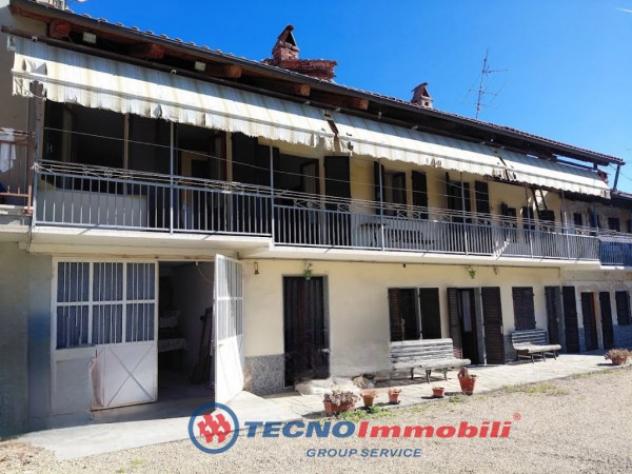 Casa indipendente di 150 m² con 5 locali e posto auto in vendita a Rocca Canavese