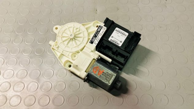 Motorino alzacristallo anteriore DX Audi A3 8PA del 2008 (8P0959802J)