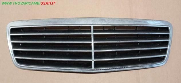 GRIGLIA COFANO 771500002  Carrozzeria  Lamierati esterni  Cofano  Modanatura front MERCEDES - CLK - 01-03-1997 - 01-08-1999, MERCEDES - CLK -