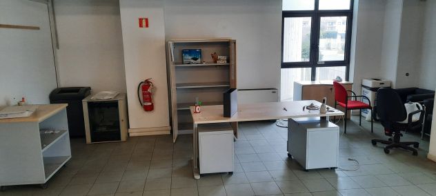 Scrivania e mobili per ufficio