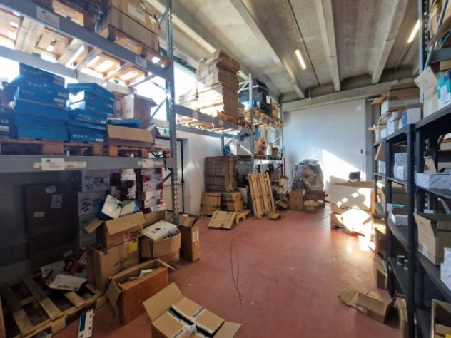 Immobile di 665 m² con più di 5 locali in affitto a Vanzago - Foto 18