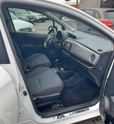 Toyota Yaris Yaris 1.3 5 porte Lounge - Foto 8