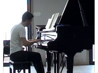 Lezioni di pianoforte – Docente liceo musicale (Milano Ovest e dintorni)