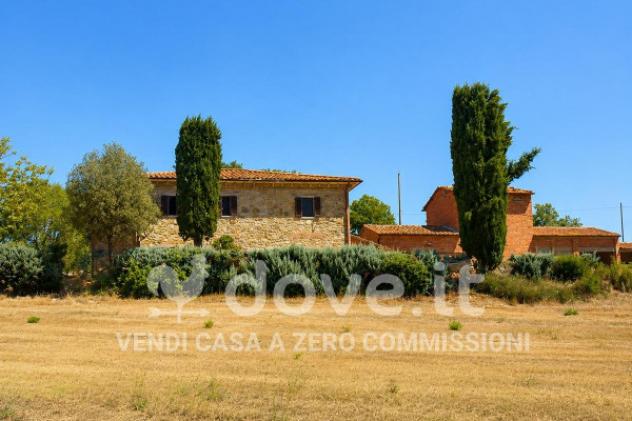 Rustico / Casale di 201 m² con più di 5 locali e box auto in vendita a Paciano - Foto 3