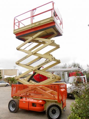 PIATTAFORMA VERTICALE JLG