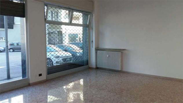 A000085 - NEGOZIO CENTRALE con MAGAZZINO - Foto 5
