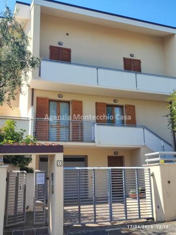 Casa singola con due appartamenti, mansarda taverna garage e giardino. - Foto 2