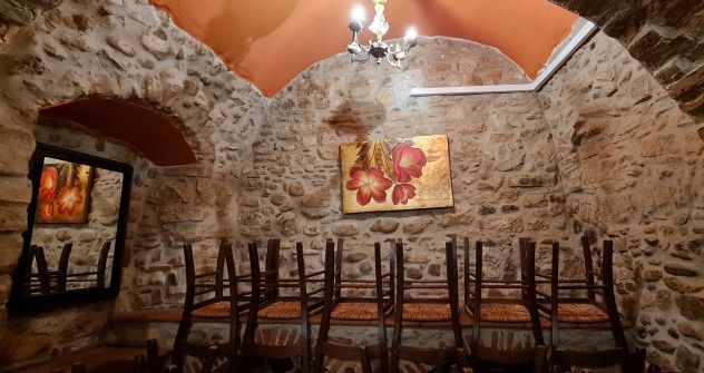 VENDESI LOCALE CURATO NEI MINIMI PARTICOLARI IN VICO DELLE PIGNE, 2 - VENOSA - Foto 9
