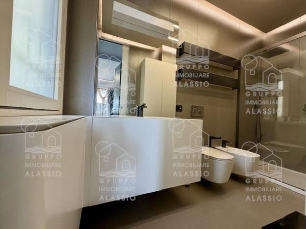 LAIGUEGLIA: SPLENDIDA SOLUZIONE FRONTE MARE CON BOX AUTO - Foto 17