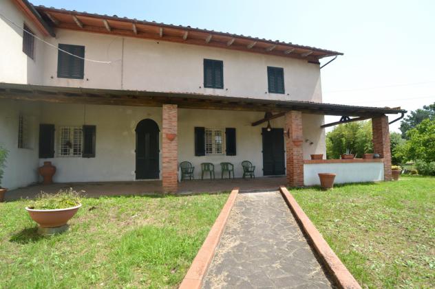 RUSTICO di 8 vani e di 300 mq (ALTOPASCIO - Ponte alla Ciliegia) rif. 3081
