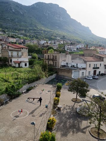 In antico palazzo di tufo ampio e luminoso appartamento - Foto 2