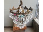 Lampadario a gocce con struttura in ottone